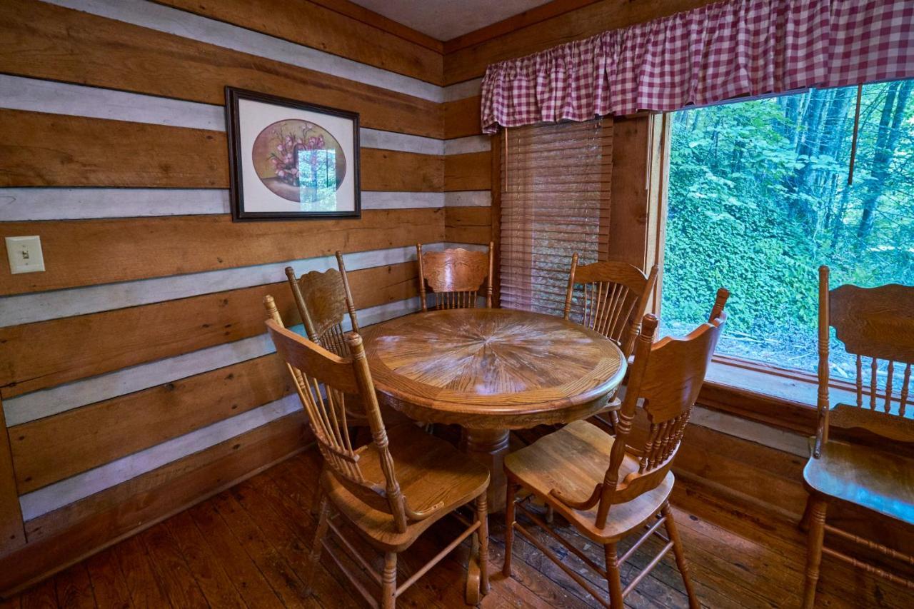 A Cabin In The Woods Pigeon Forge Exteriör bild