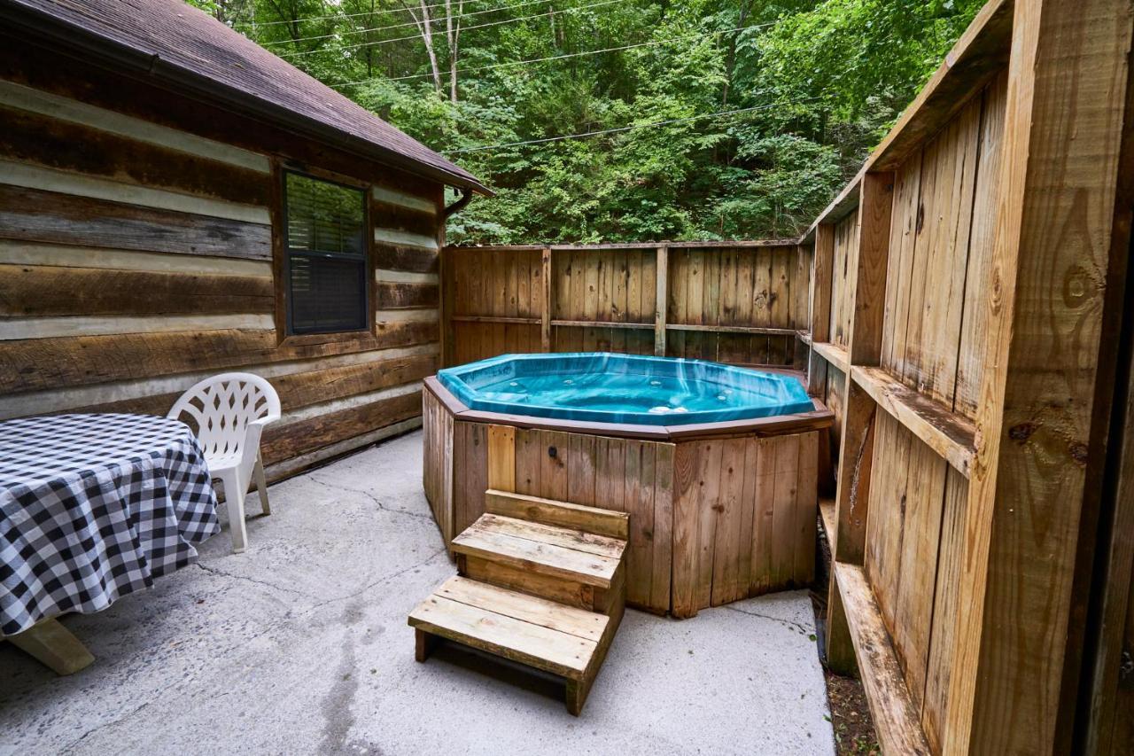 A Cabin In The Woods Pigeon Forge Exteriör bild