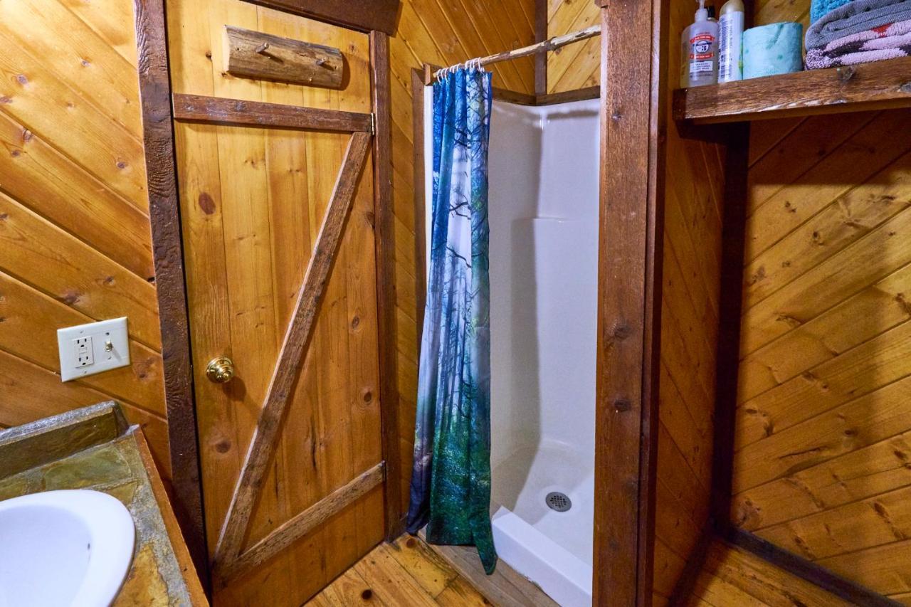 A Cabin In The Woods Pigeon Forge Exteriör bild
