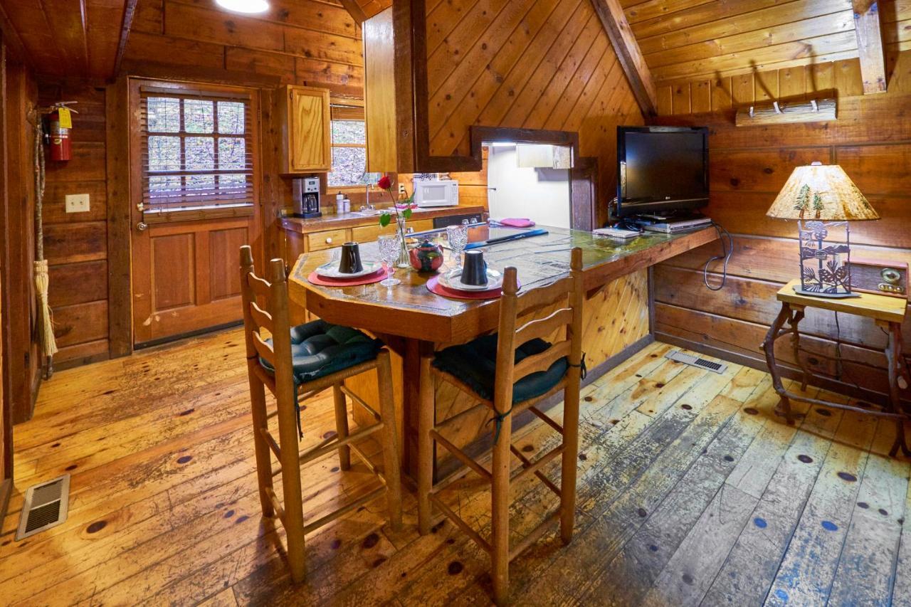 A Cabin In The Woods Pigeon Forge Exteriör bild